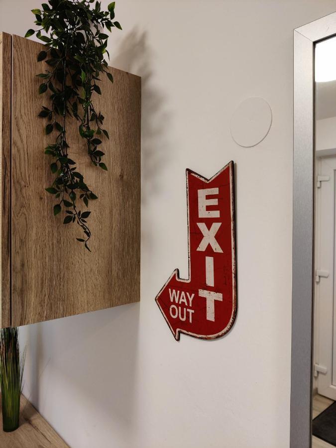Deutsch-Wagram Holiday Home In Quiet Beautiful Area With Two Separate, Modern, Furnished Apartments מראה חיצוני תמונה