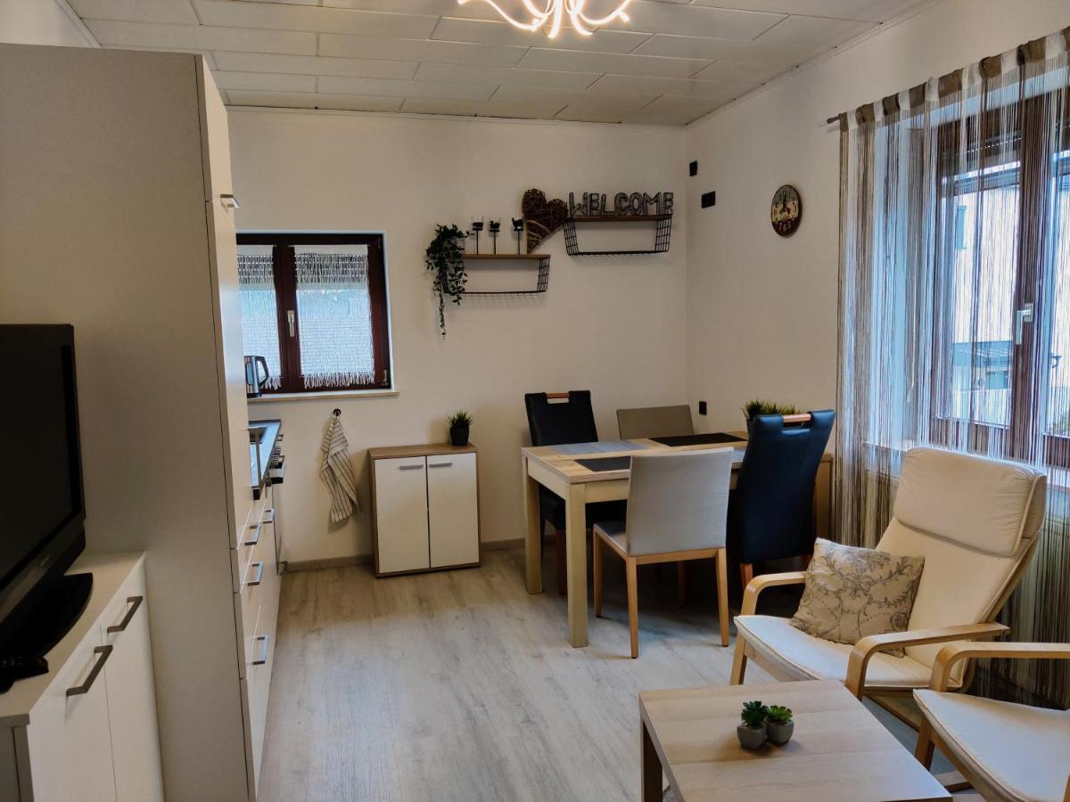 Deutsch-Wagram Holiday Home In Quiet Beautiful Area With Two Separate, Modern, Furnished Apartments מראה חיצוני תמונה