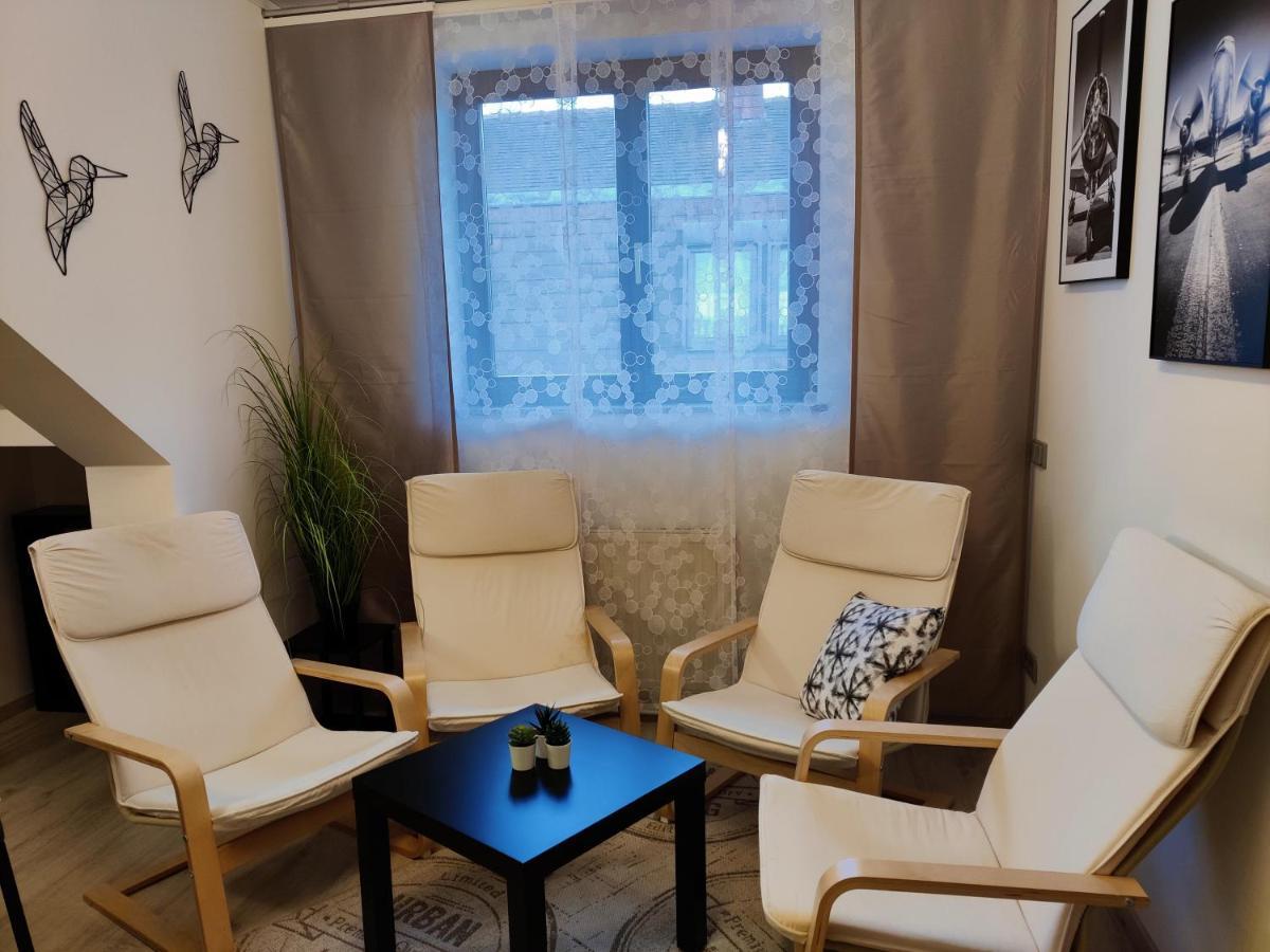 Deutsch-Wagram Holiday Home In Quiet Beautiful Area With Two Separate, Modern, Furnished Apartments מראה חיצוני תמונה